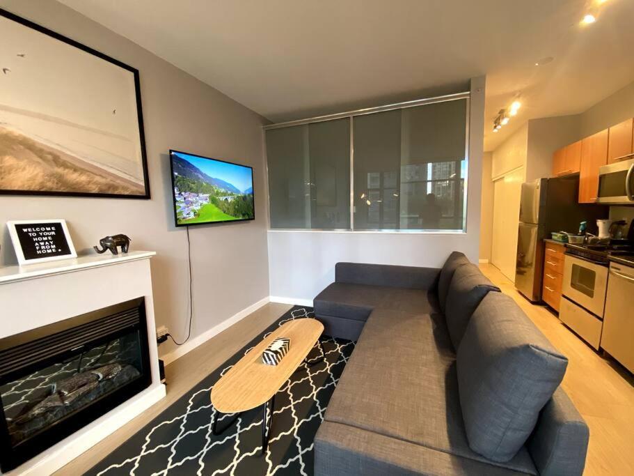 Entire Condo In Heart Of Downtown 밴쿠버 외부 사진